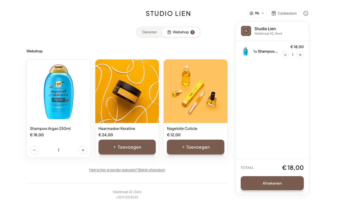 Het tabblad Webshop op een Boekr-boekingspagina met producten en een knop Toevoegen